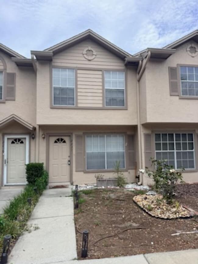 property at 2237 Fletchers Point Cir