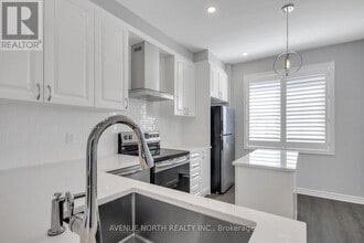 530 Rye Grass Wy in Ottawa, ON - Building Photo - Building Photo