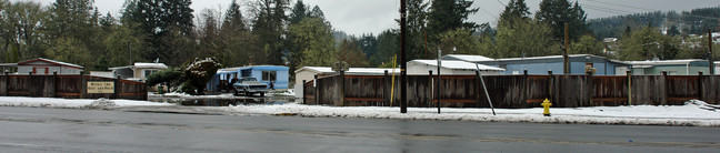 1011 N Pacific Hwy in Cottage Grove, OR - Building Photo - Building Photo