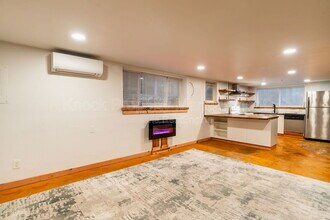 1815 NW Hoyt St in Portland, OR - Building Photo - Building Photo