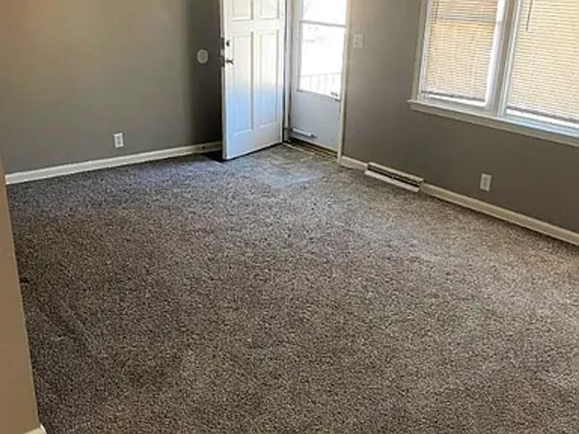 5607 N 68th St in Omaha, NE - Building Photo - Building Photo