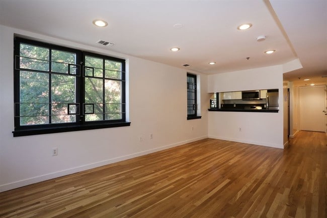 1320 Bloomfield St in Hoboken, NJ - Building Photo - Building Photo