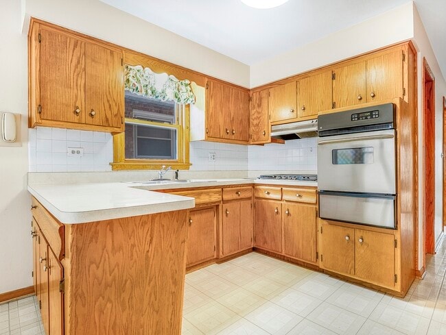 2520 N Neva Ave in Chicago, IL - Foto de edificio - Building Photo