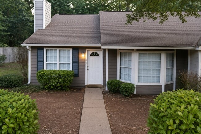 property at 323 Farm Pl Ct NE