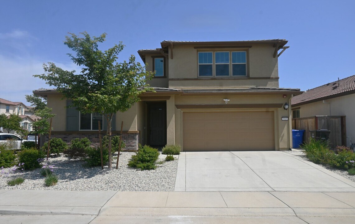 9905 Summerton Cir in Elk Grove, CA - Building Photo