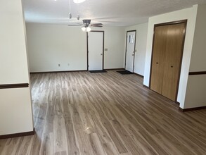 5633 Opal St, Unit 5633 Opal St in North Ridgeville, OH - Building Photo - Building Photo