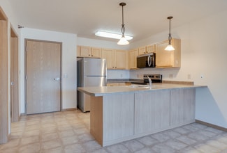 Kassenborg Apartments in Moorhead, MN - Building Photo - Building Photo