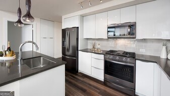 1400 W Peachtree St NW, Unit 2213 in Atlanta, GA - Building Photo