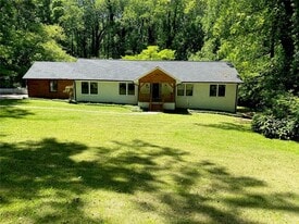 2800 Duke of Gloucester St in East Point, GA - Building Photo