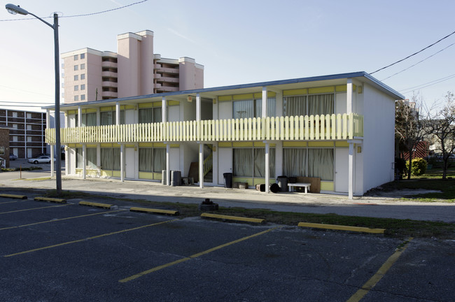 1424 S Ocean Blvd in North Myrtle Beach, SC - Building Photo - Building Photo