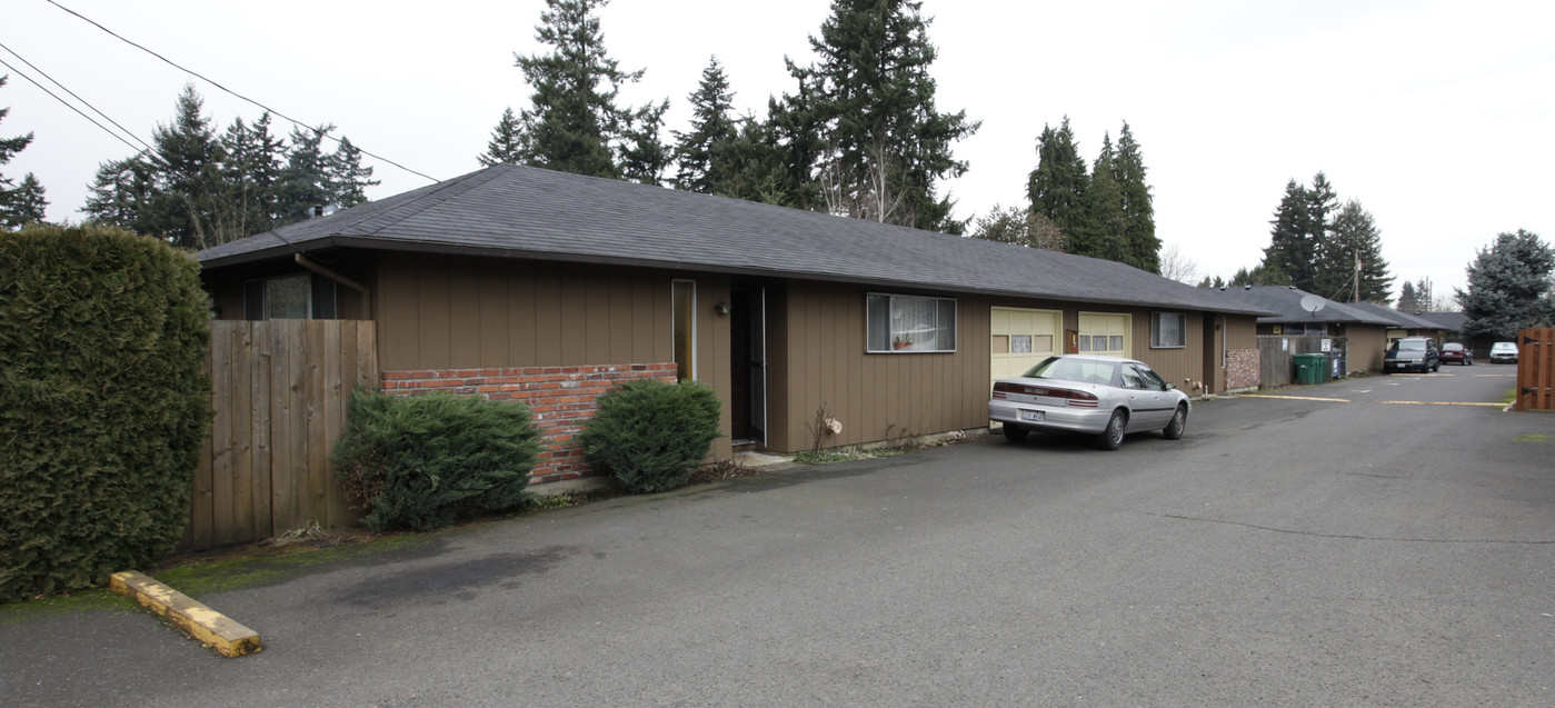 3332-3408 E 18th St in Vancouver, WA - Building Photo