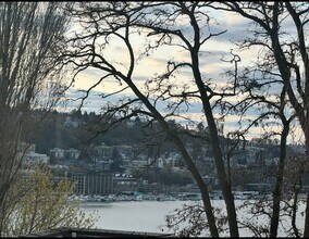 2322 E Aloha St in Seattle, WA - Building Photo - Building Photo