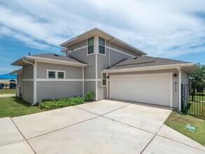 8112 Talferd Trl in Austin, TX - Foto de edificio - Building Photo