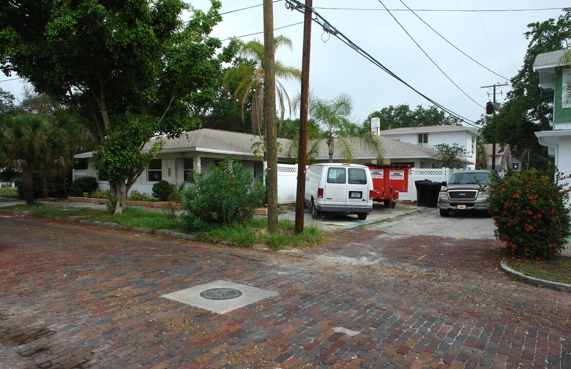 427 8th Ave N in St. Petersburg, FL - Building Photo