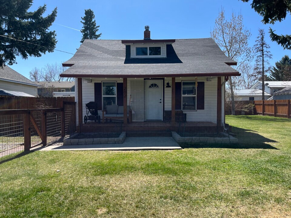 202 E Rosebud Ave in Belgrade, MT - Building Photo