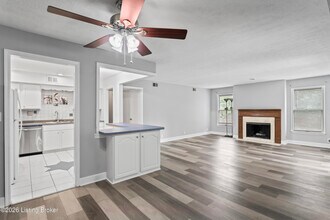 10331 Shelbyville Rd in Blue Ridge Manor, KY - Building Photo - Building Photo