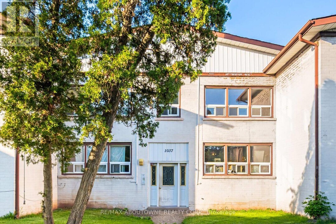 1037-1037 Churchill Ave in Oakville, ON - Building Photo