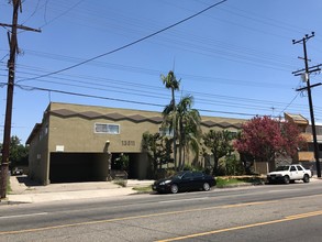 13611 Vanowen St in Van Nuys, CA - Building Photo - Other