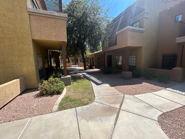 1702 E Bell Rd in Phoenix, AZ - Building Photo - Building Photo
