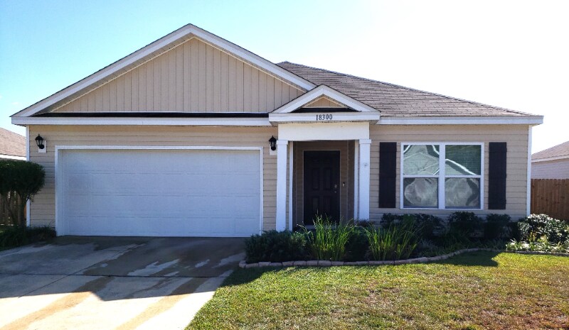 18300 Lewis Smith Dr in Foley, AL - Building Photo