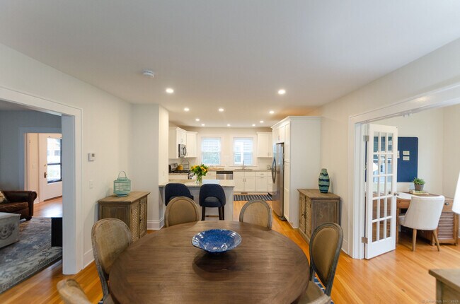 91 Henderson Rd in Fairfield, CT - Building Photo - Building Photo