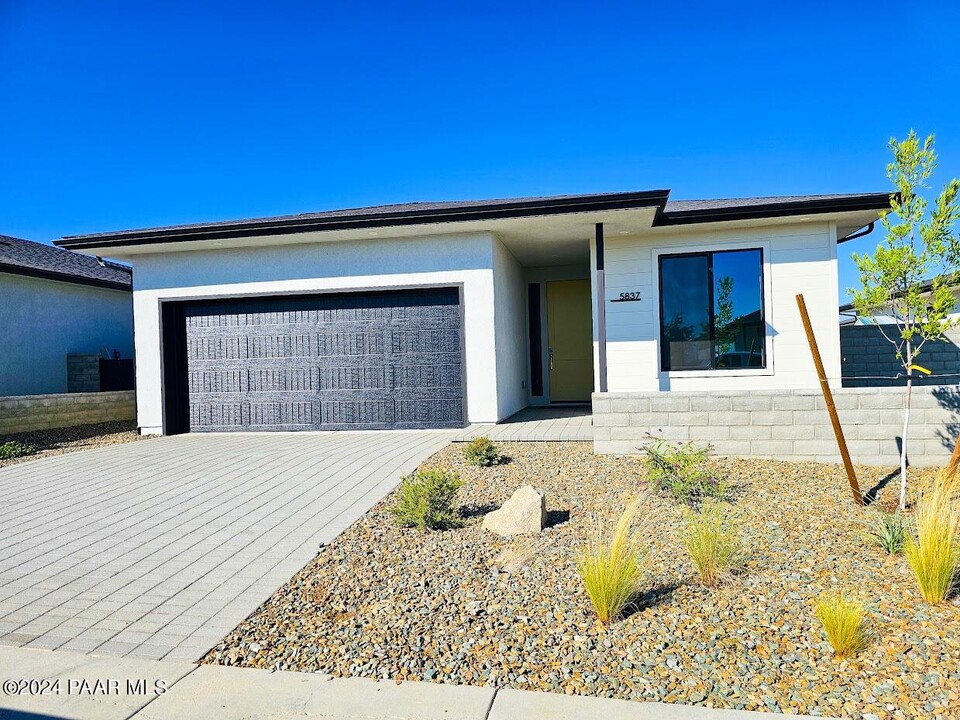 5837 E Killen Loop in Prescott Valley, AZ - Building Photo