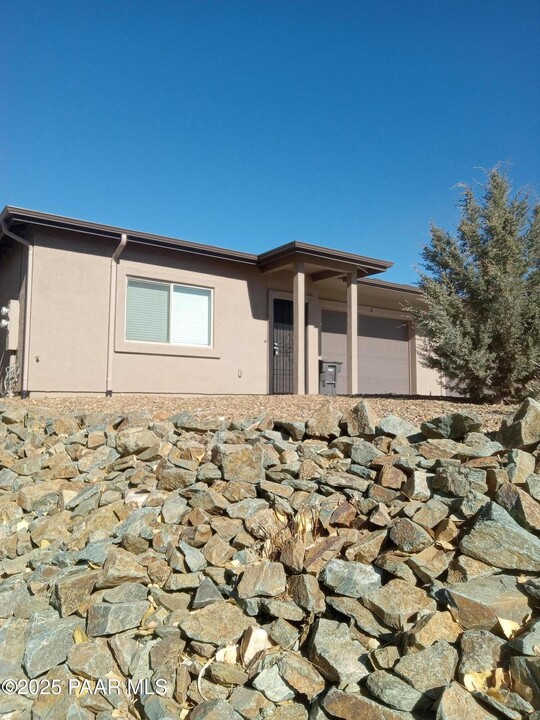 9794 E Lakeshore Dr in Prescott Valley, AZ - Building Photo