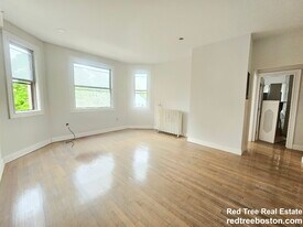 457 Centre St, Unit 302 in Newton, MA - Building Photo