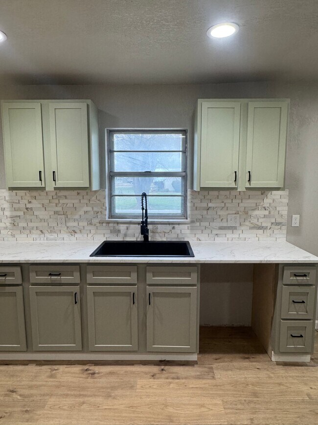 property at 702 Kiowa St