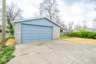 5302 Alba Way in Louisville, KY - Building Photo - Building Photo