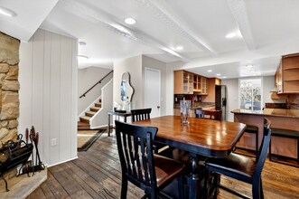 5619 Vantage Point Rd in Columbia, MD - Foto de edificio - Building Photo