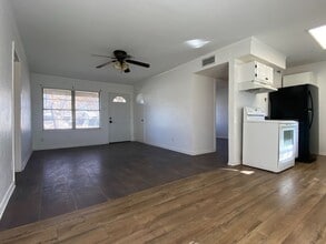 516 Willow Way in McGregor, TX - Building Photo - Building Photo