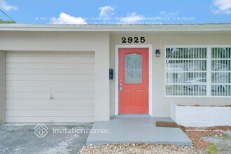 2925 NW 69th Ave in Sunrise, FL - Building Photo - Building Photo