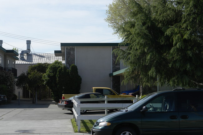 2329 Chestnut St in Livermore, CA - Foto de edificio - Building Photo