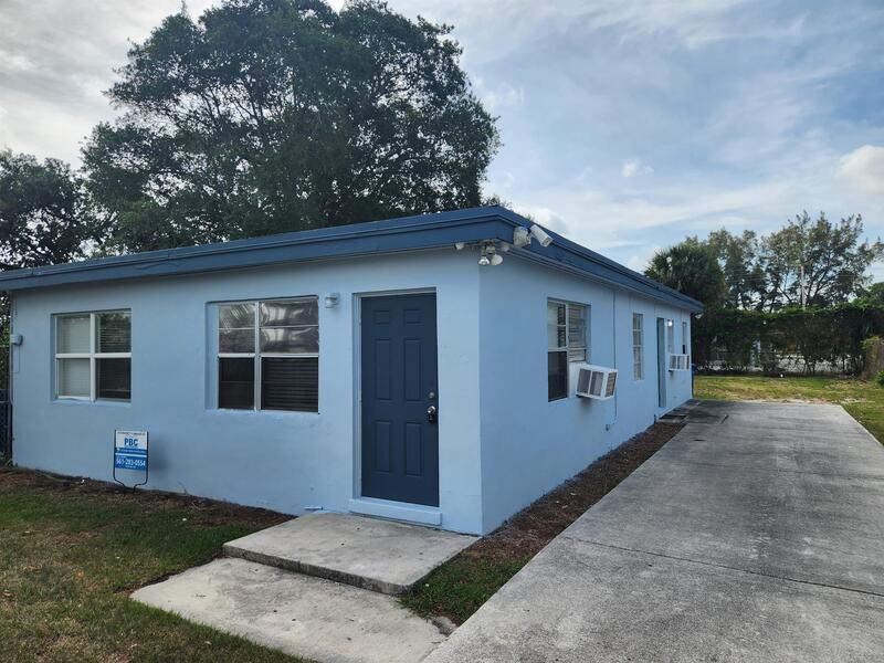 125 W 15th St in Riviera Beach, FL - Building Photo