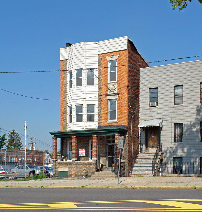 515 Kennedy Blvd in North Bergen, NJ - Building Photo