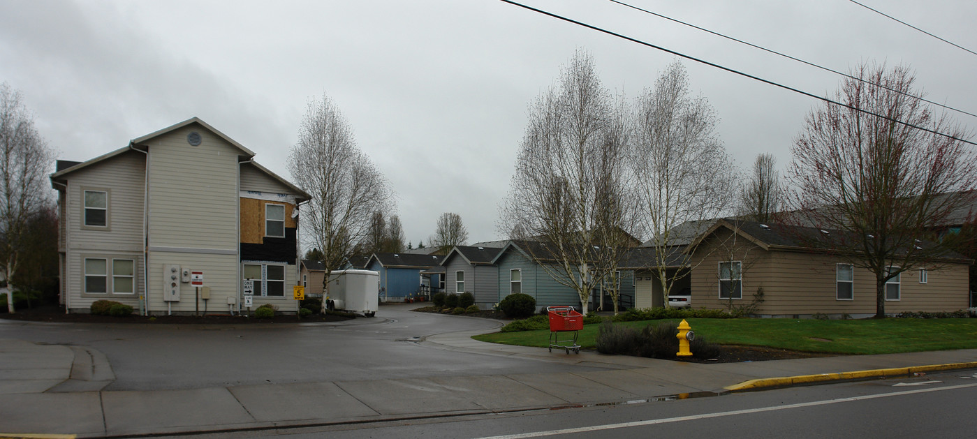 1700 Periwinkle Cir SE in Albany, OR - Building Photo