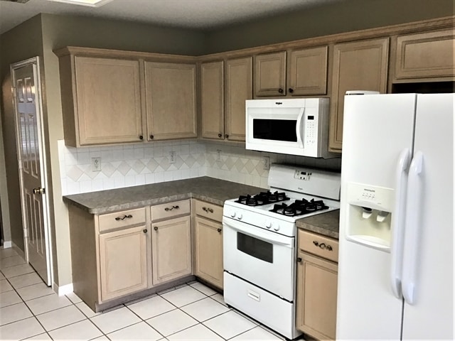 408 Spencer Lndg E in La Porte, TX - Building Photo - Building Photo
