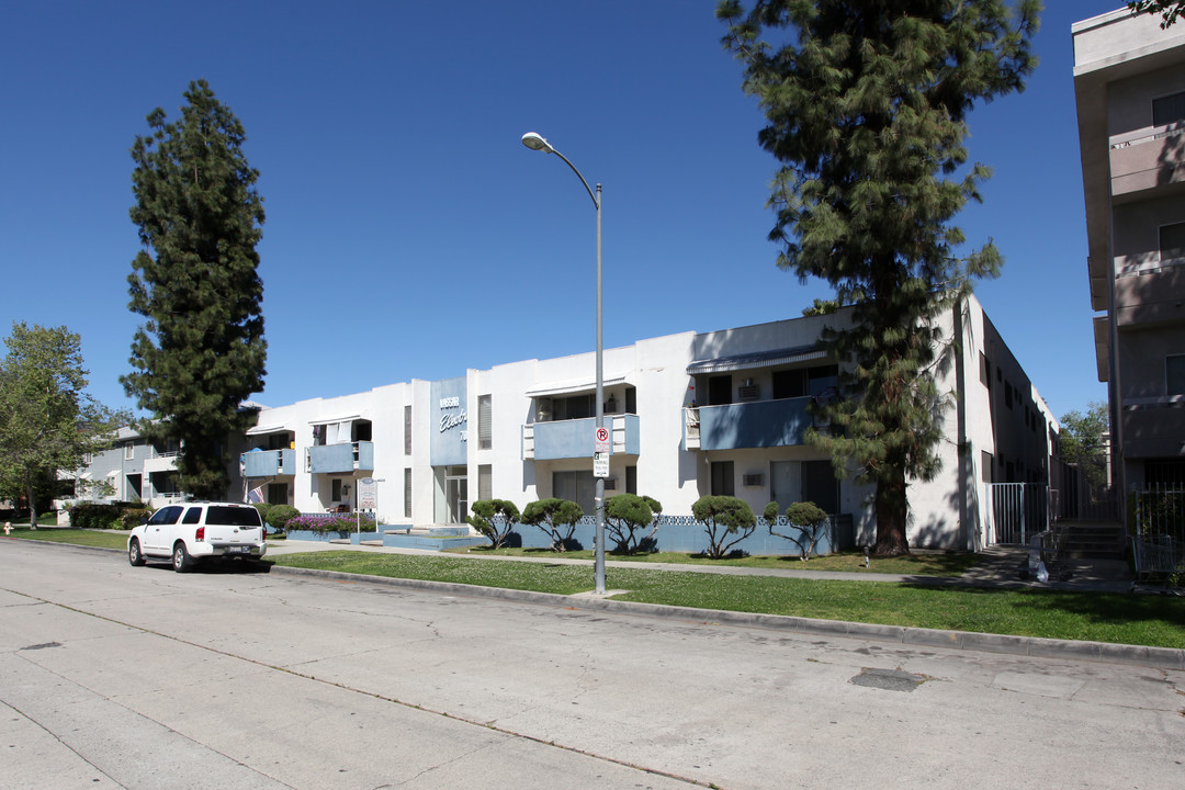 Vassar Electra in Canoga Park, CA - Building Photo