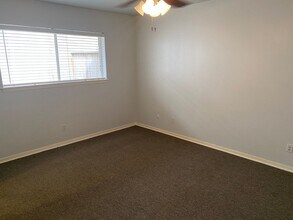 10122 Shadow Wood Dr in Houston, TX - Building Photo - Building Photo