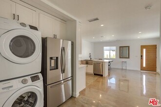 7413 Jamieson Ave in Los Angeles, CA - Building Photo - Building Photo