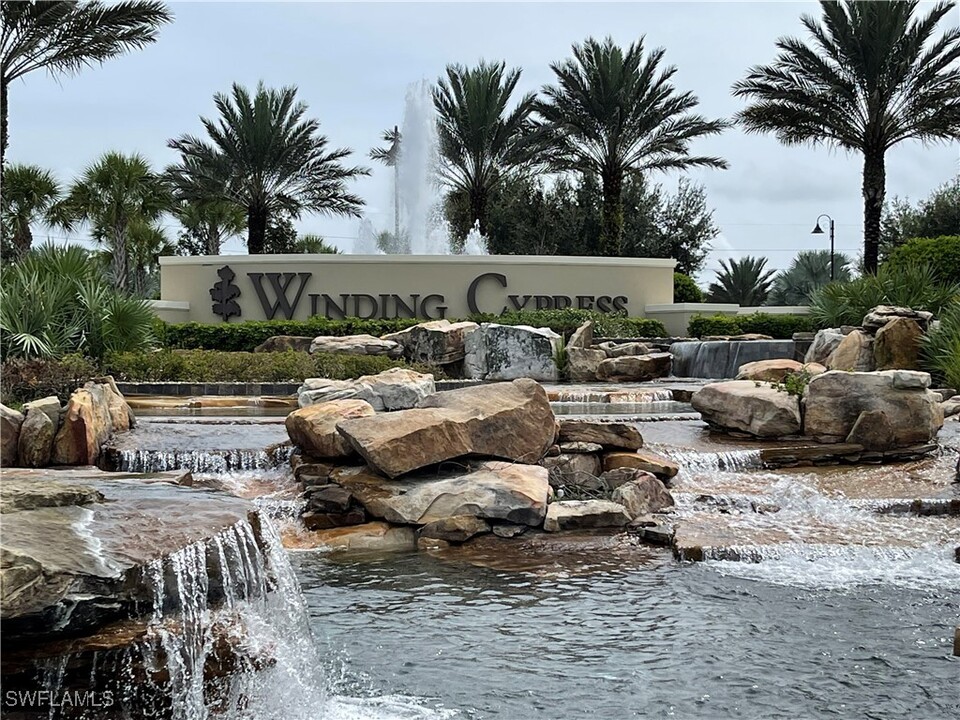 6856 Winding Cypress Dr in Naples, FL - Building Photo