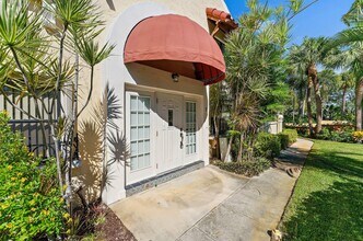 3 Uno Lago Dr in North Palm Beach, FL - Building Photo - Building Photo