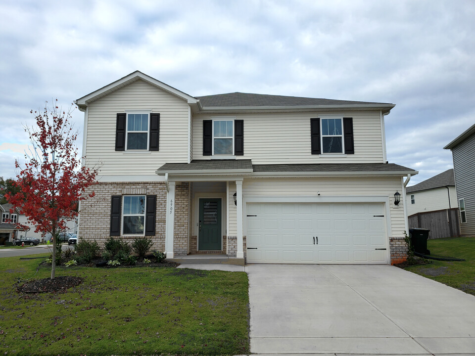 6905 Bedrock Rd in Mebane, NC - Building Photo