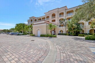 34 Harbour Isle Dr W in Fort Pierce, FL - Building Photo - Building Photo