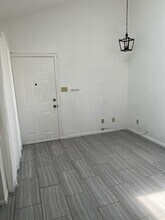 1436 E 8th St, Unit B in Long Beach, CA - Foto de edificio - Building Photo