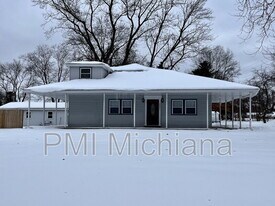 19901 Oakdale Ave in South Bend, IN - Building Photo