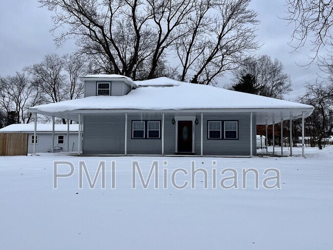 property at 19901 Oakdale Ave