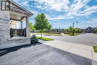 323 Harold Dent Trl in Oakville, ON - Building Photo - Building Photo