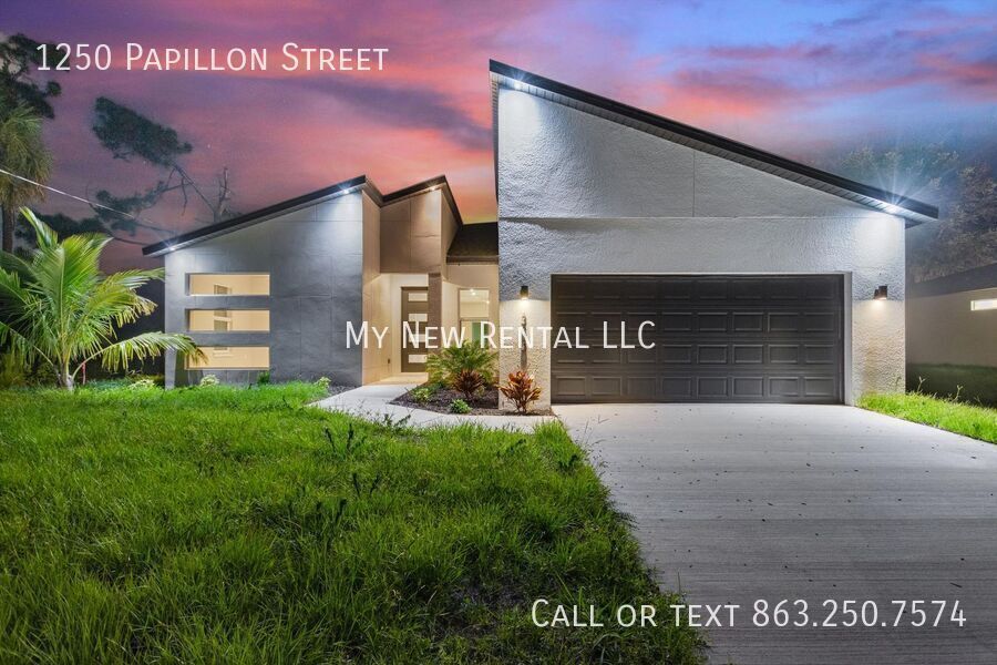 1250 Papillon St in North Port, FL - Building Photo